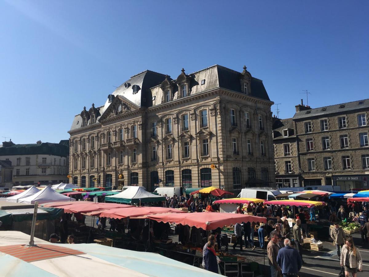 Marie Et Brieuc _ Duplex Lumineux Colore Atypique Face Cathedrale 圣布里厄 外观 照片