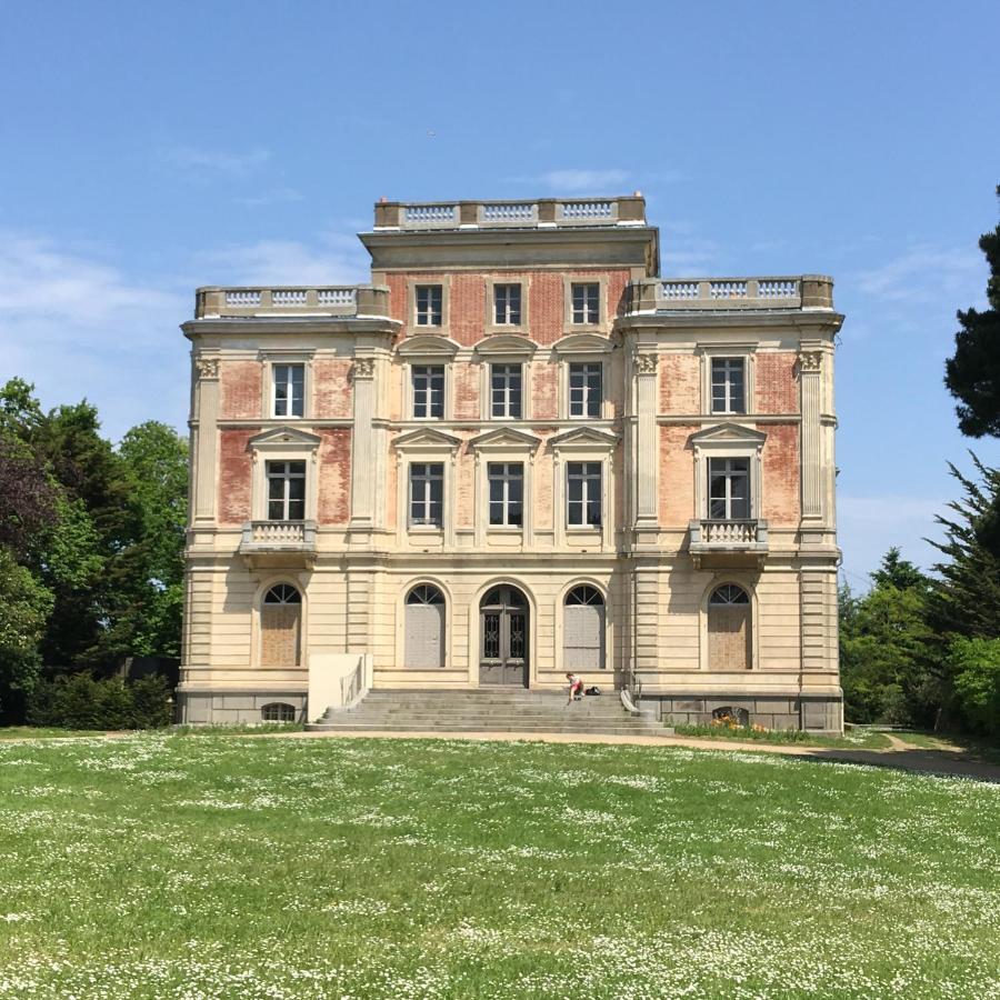 Marie Et Brieuc _ Duplex Lumineux Colore Atypique Face Cathedrale 圣布里厄 外观 照片