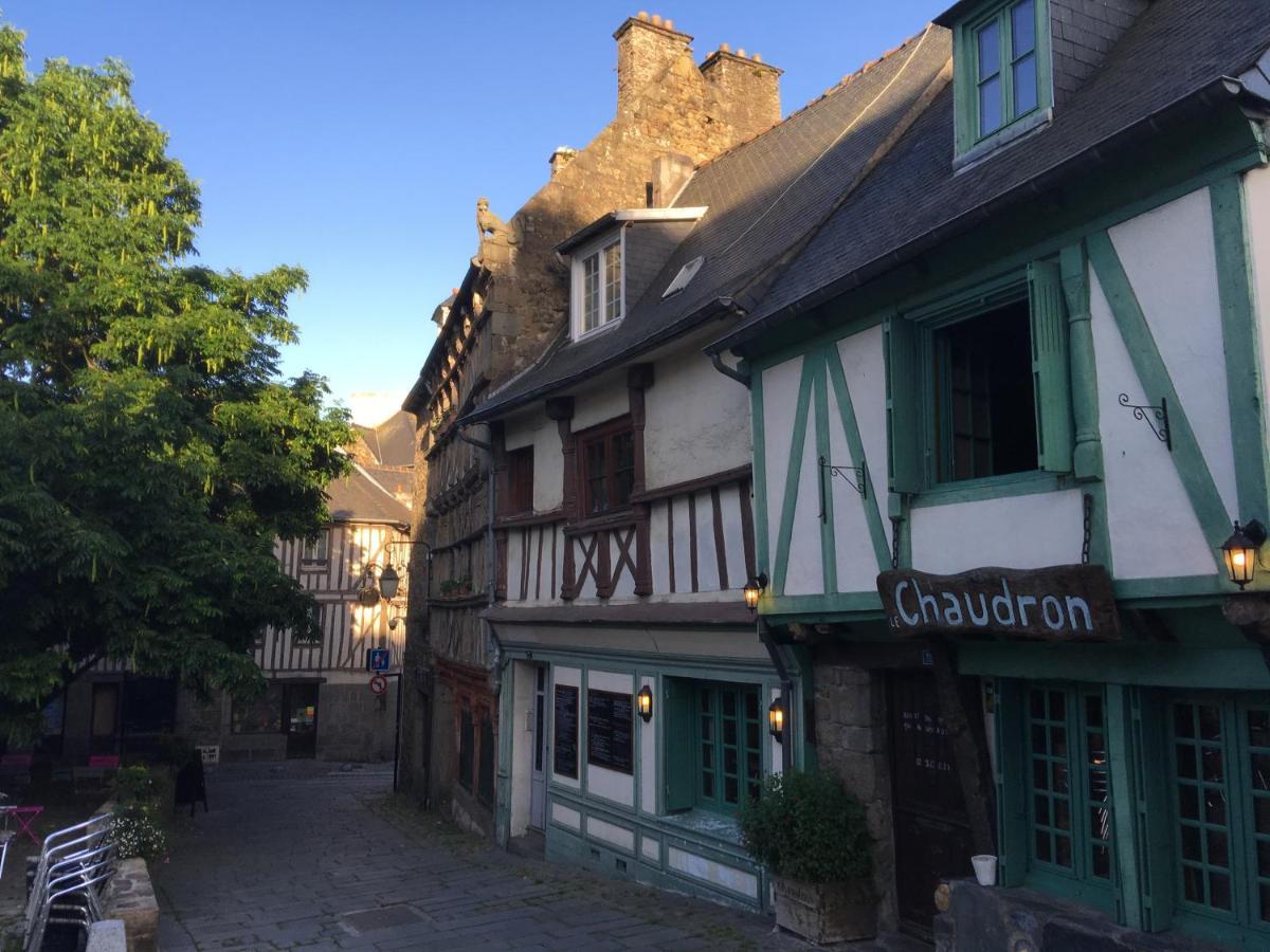 Marie Et Brieuc _ Duplex Lumineux Colore Atypique Face Cathedrale 圣布里厄 外观 照片